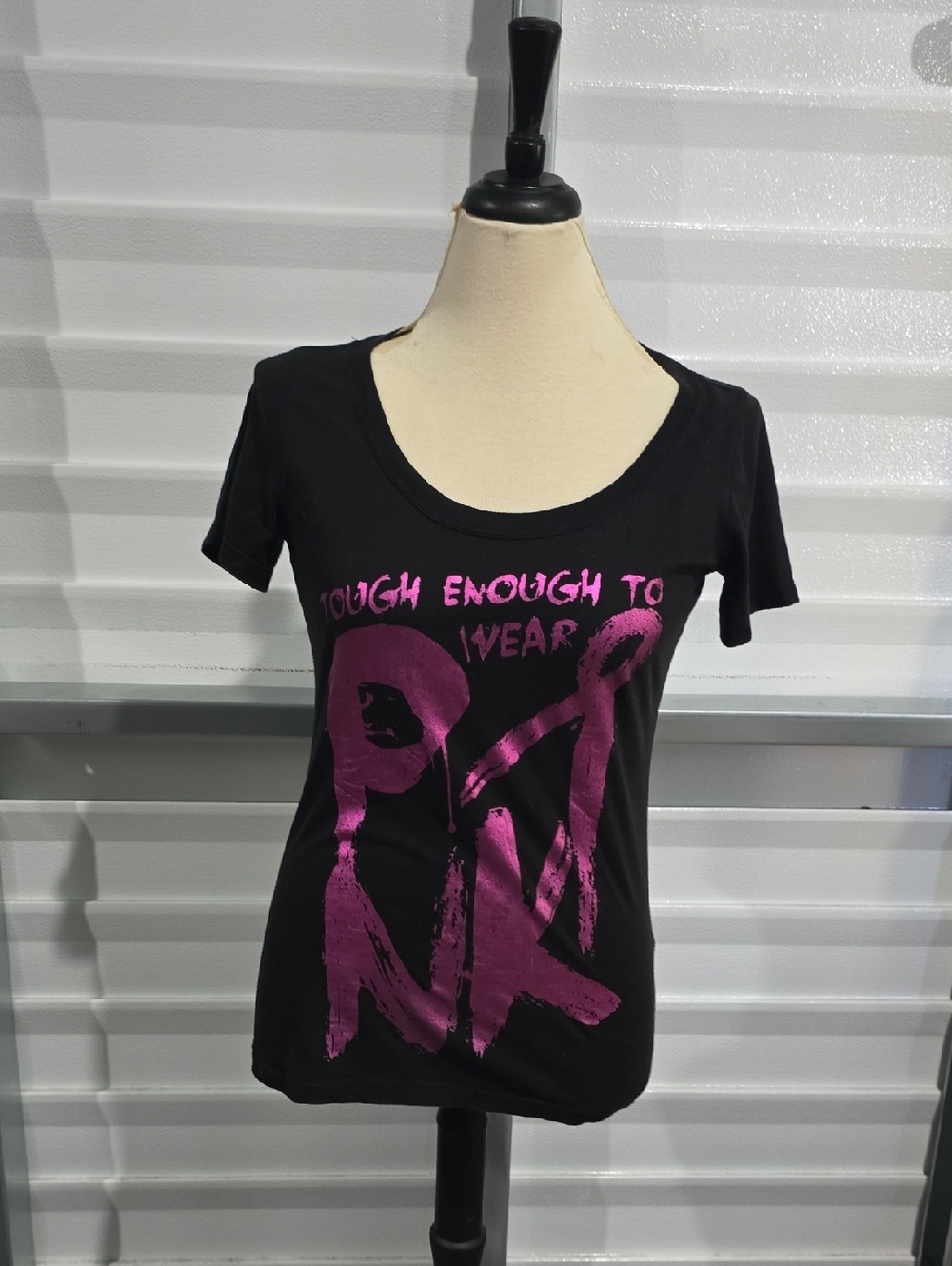 Wrangler Black Short Sleeve Tee with Pink Breast Cancer Graphic Size XL